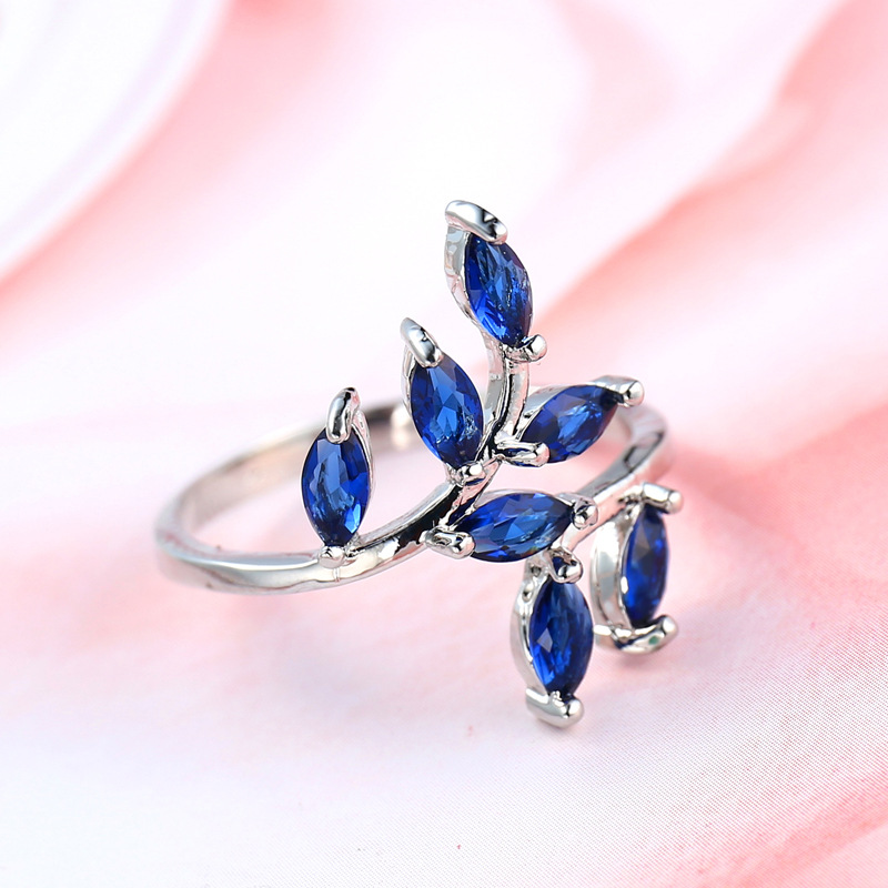 Pretty Blue Leaves Design Ring - Ethnic Fashion Designers recension och pris