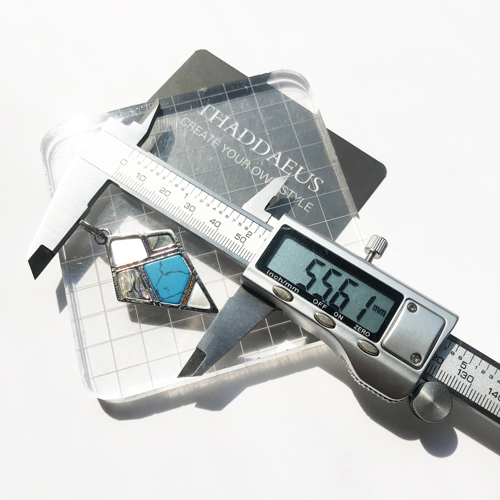 Meaningful Lucky Pendant,2020  - Ethnic Fashion Meaning recension och pris